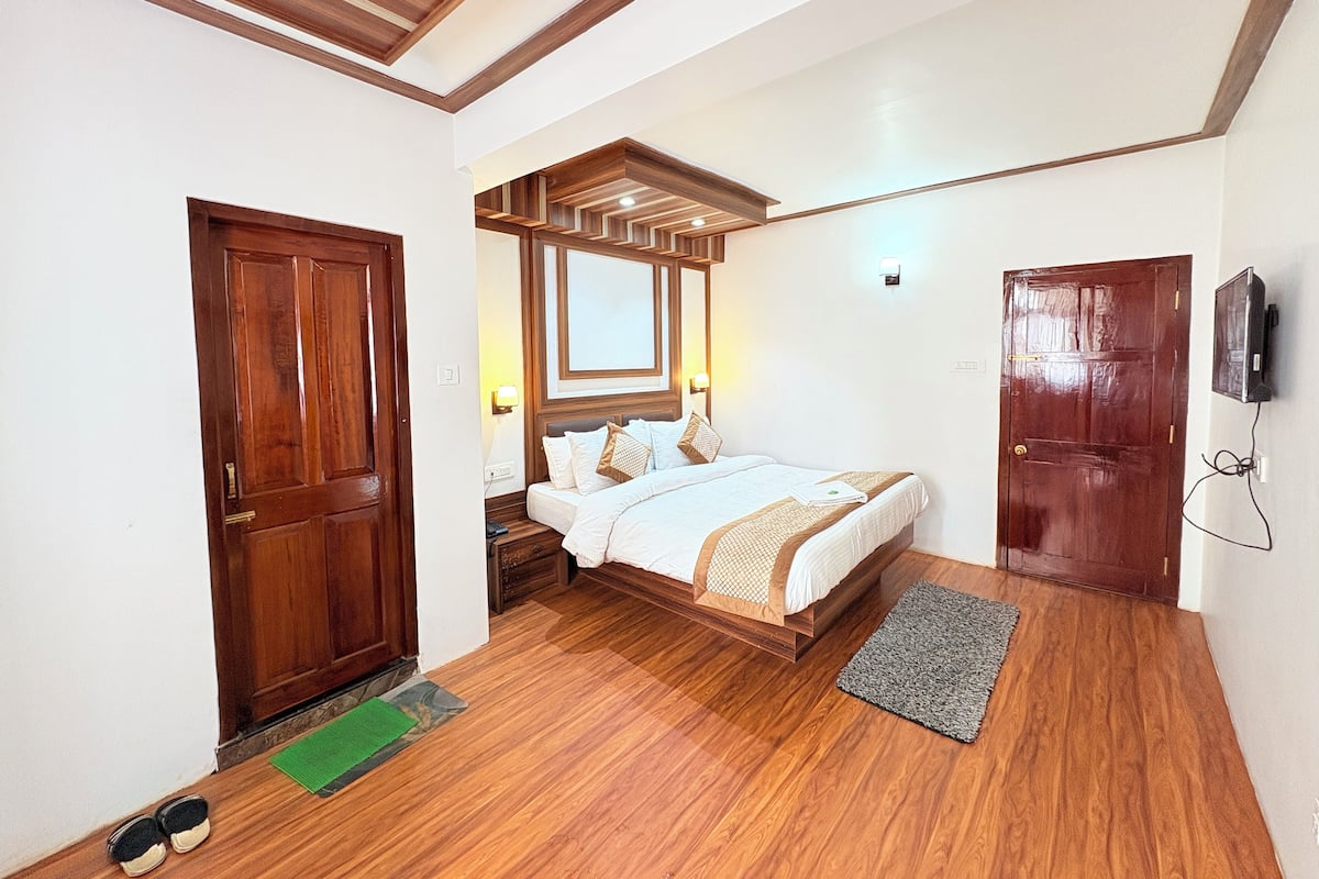 Classic Double Room, Valley View | Desk, free WiFi