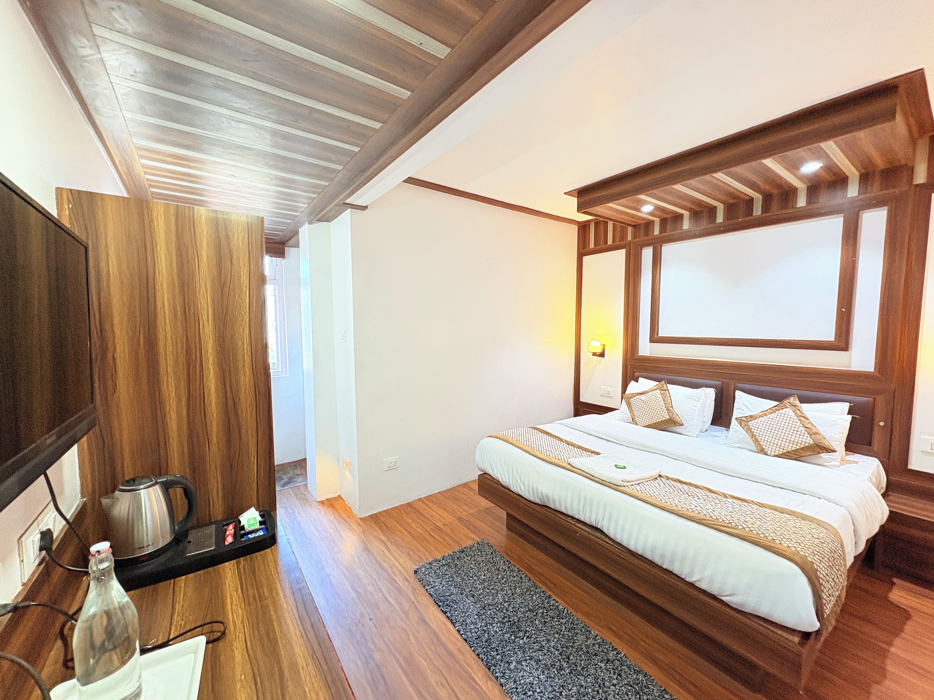 尊荣双人房 | 办公桌、免费 WiFi