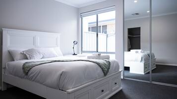 3 Schlafzimmer, BĂŒgeleisen/BĂŒgelbrett, kostenloses WLAN, BettwĂ€sche