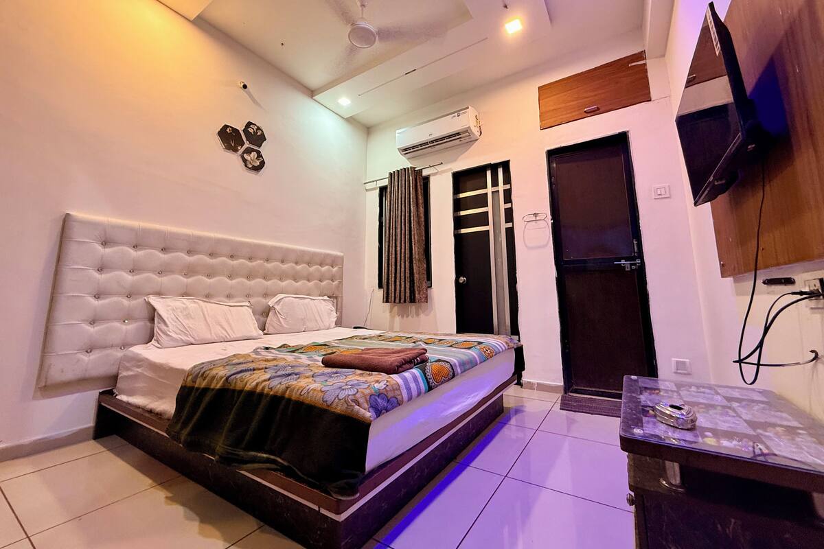 スタンダード ルーム | デスク、WiFi (無料)、ベッドシーツ