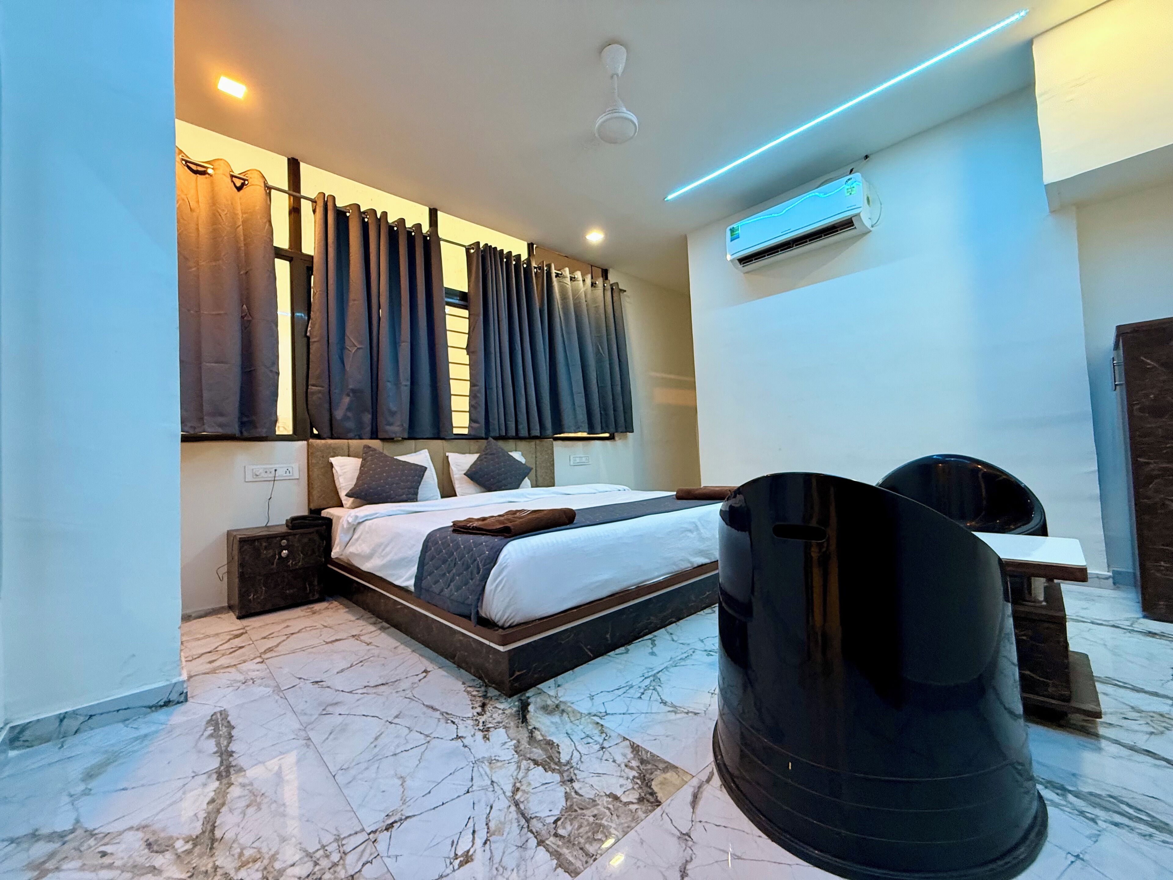 Deluxe kamer | Een bureau, gratis wifi, beddengoed