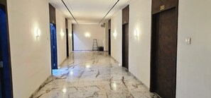 Lobby - Hotel White (Rajkot)