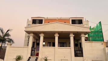 واجهة المنشأة