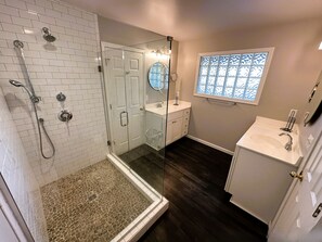 Shower - KH101 - Immaculate - 4 bdrm, 2 bath,  private pool, westside w/ sunrise views (Kitty Hawk)