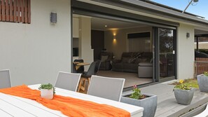 Outdoor dining - Ultimate Holiday Haven (Rosebud)