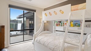 3 室のベッドルーム、アイロン / アイロン台、WiFi、ベッドシーツ