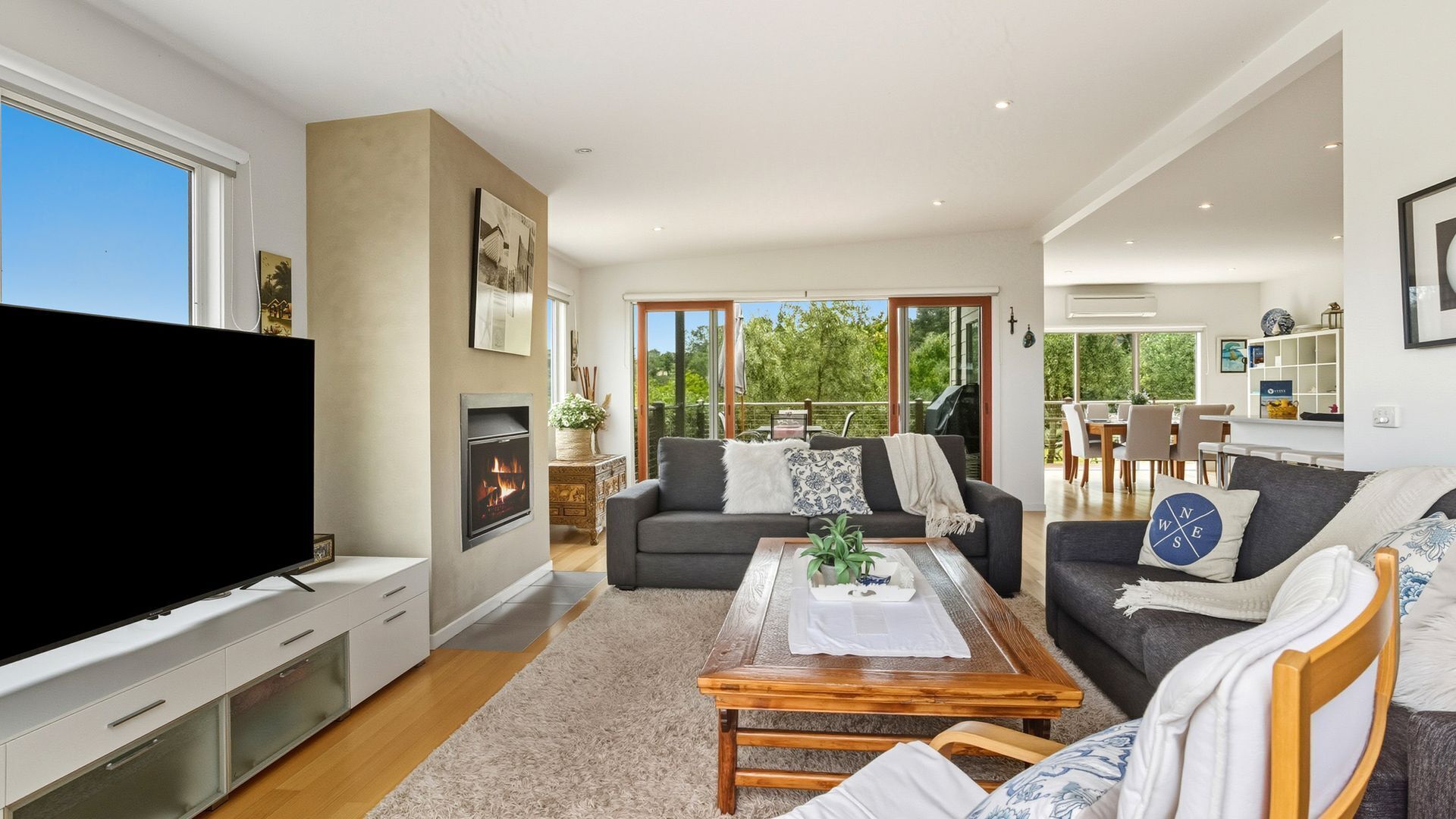 Smart TV, fireplace, stereo