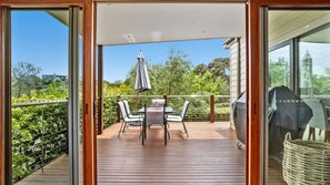 Outdoor dining - Rye Beach Treetop Escape (Rye)