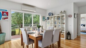 Dining - Rye Beach Treetop Escape (Rye)