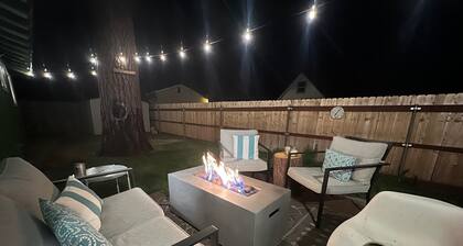 The Green Cabin is a few blocks to the lake, dining, shopping, skiing