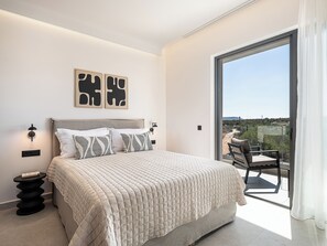 3 slaapkamers, een strijkplank/strijkijzer, gratis wifi, beddengoed