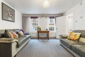 Living area - Westminster Entire Classic Massionette (London)