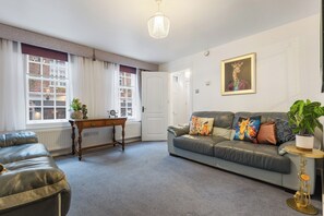 Living area - Westminster Entire Classic Massionette (London)