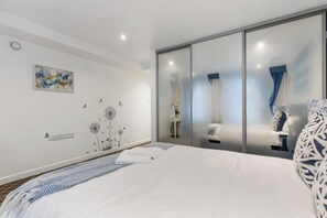 Iron/ironing board, WiFi, bed sheets - Westminster Entire Classic Massionette (London)