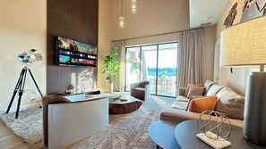 TV - Brand New Home with 4 En-Suites, near Disney (Kissimmee)