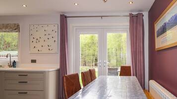 Cottage | Dining