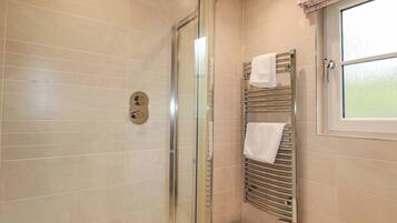 Cottage | Bathroom | Shower