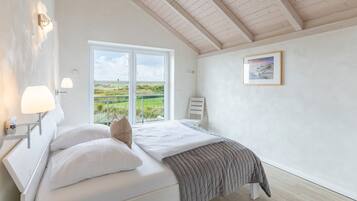 House | 3 bedrooms, individually furnished, iron/ironing board