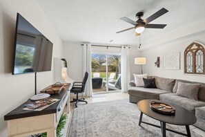 TV, fireplace - Near Ark w/Private Parking & Patio, 2 Bedroom Home (Dry Ridge)