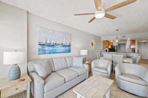 TV, DVD player, books - Boardwalk 585 by Liquid Life (Gulf Shores)
