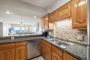 Fridge, microwave, oven, stovetop - Boardwalk 585 by Liquid Life (Gulf Shores)