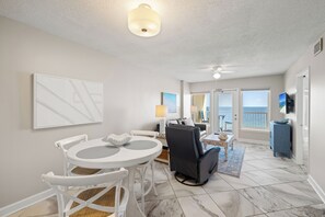 Dining - Boardwalk 886 by Liquid Life (Gulf Shores)