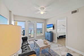 Iron/ironing board, free WiFi, bed sheets - Boardwalk 886 by Liquid Life (Gulf Shores)