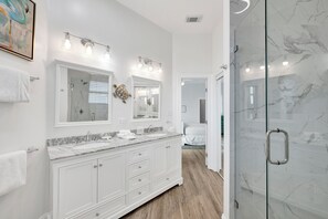 Towels - Beachfront | Pet Friendly | Shared Pool, Elevator (Fort Morgan)
