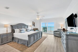 6 bedrooms, desk, iron/ironing board, free WiFi - Beachfront | Pet Friendly | Shared Pool, Elevator (Fort Morgan)