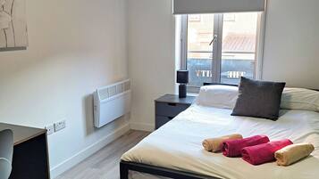 Basic Apartment | Desk, laptop workspace, iron/ironing board, free WiFi