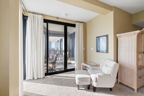 TV, fireplace - Broadmoor 1204 by Liquid Life (Orange Beach)