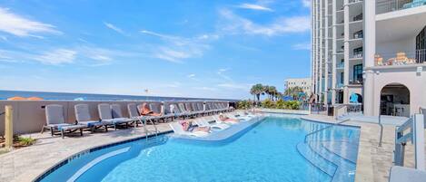 Una piscina techada, una piscina climatizada