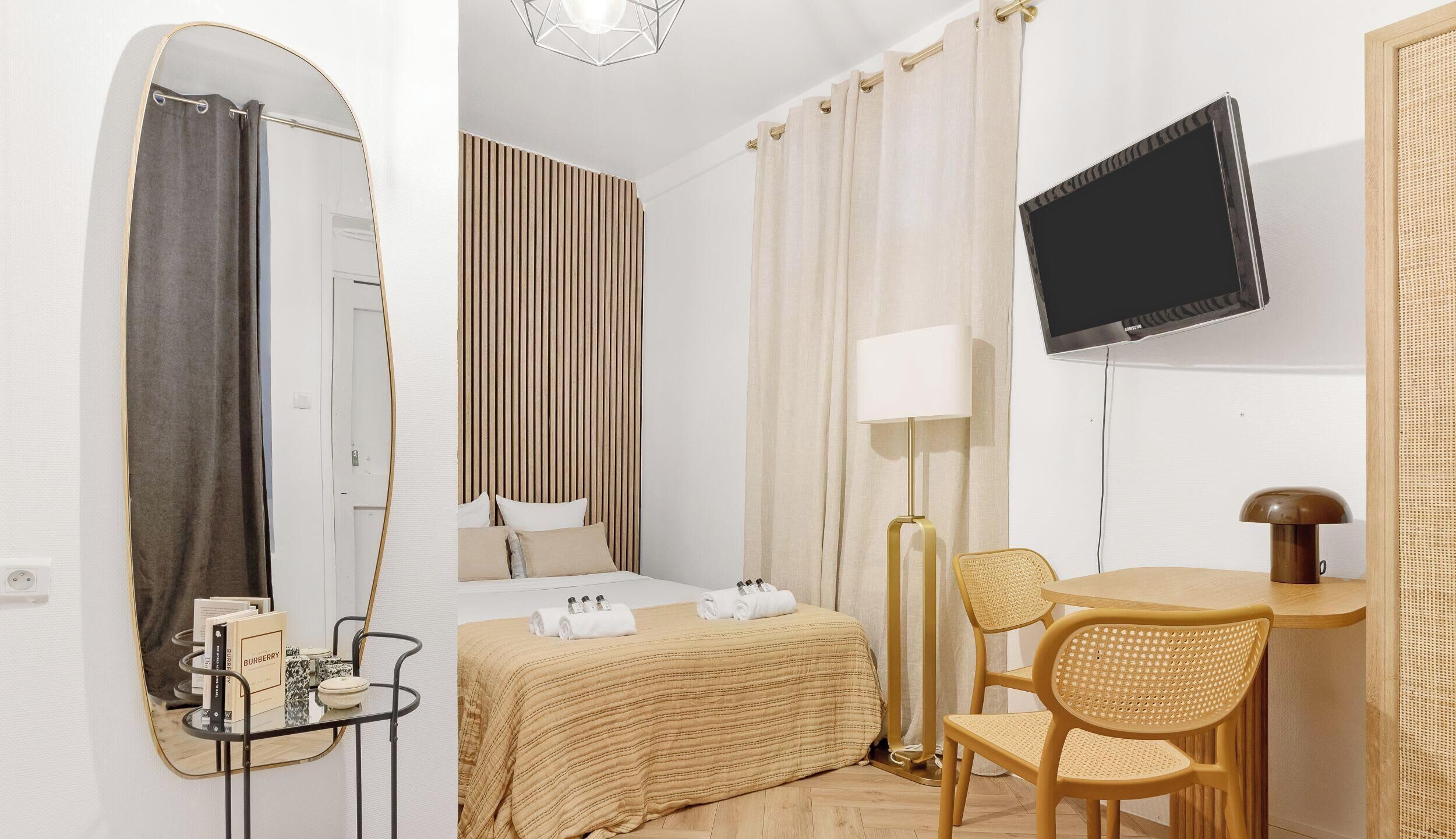 Strykejern/-brett, reiseseng for barn, wi-fi og sengetøy