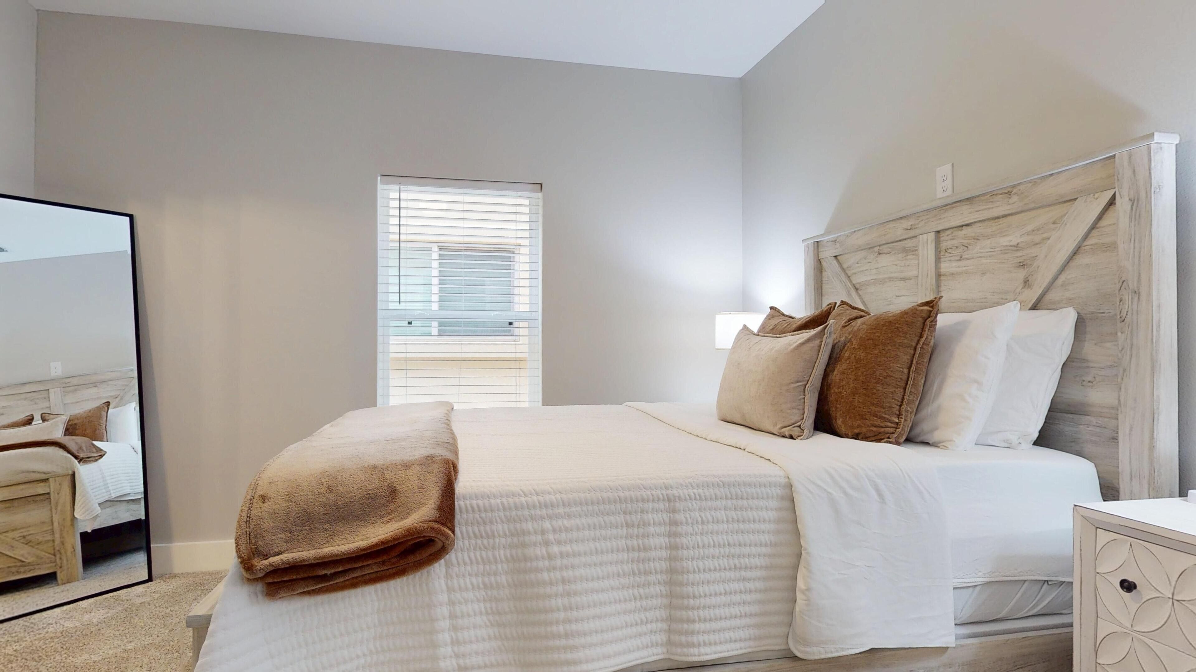 Tabla de planchar con plancha, wifi gratis y ropa de cama 