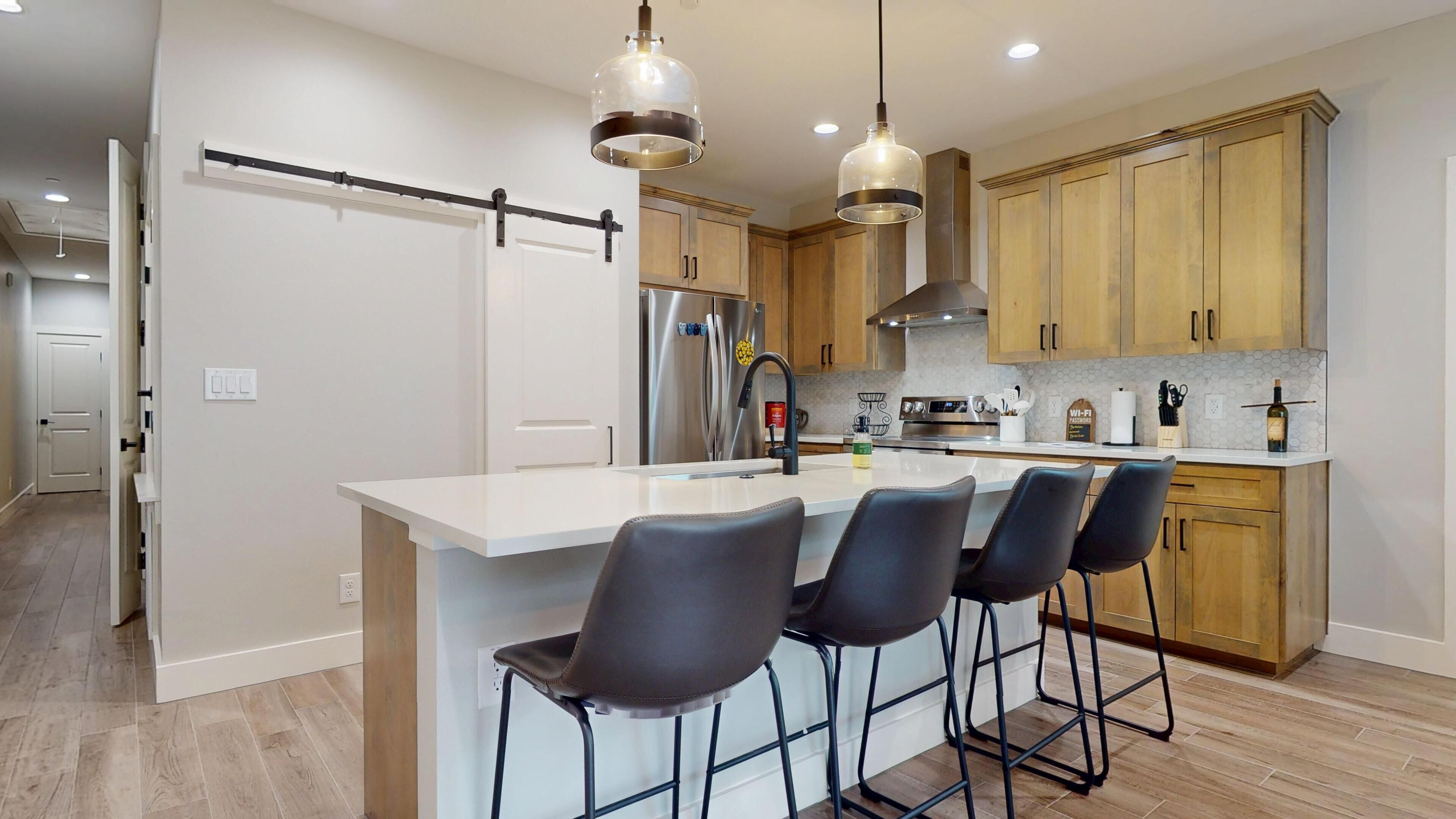 冰箱、微波炉、烤箱、炉灶