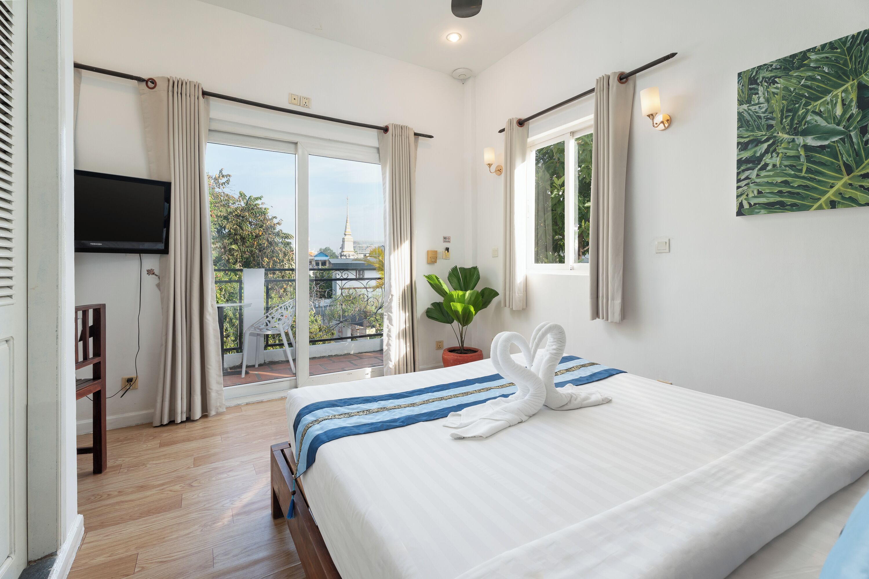 Deluxe Single Room, Pool View | In-room safe, desk, laptop workspace, blackout drapes