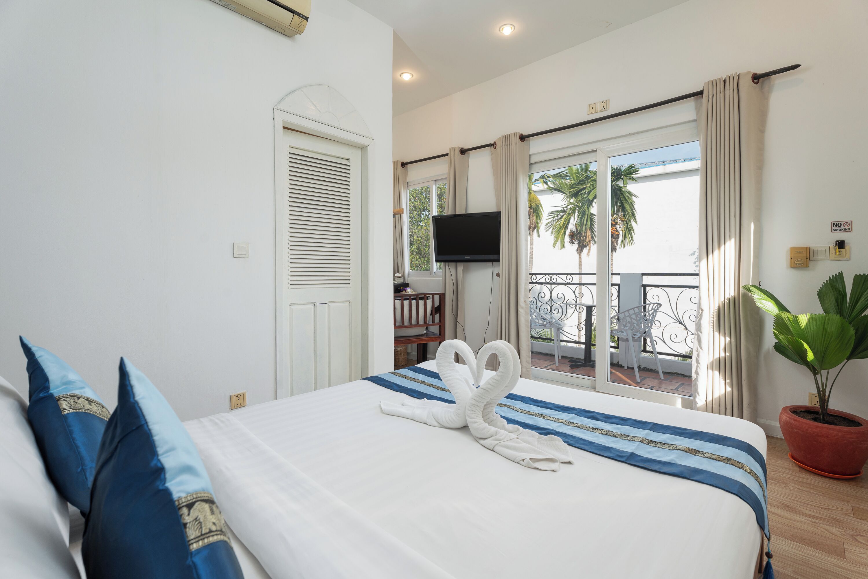 Standardværelse | Pengeskab på værelset, skrivebord, arbejdsområde til bærbare computere