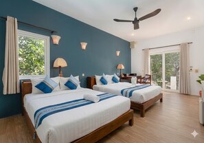 Deluxe-Doppel- oder -Zweibettzimmer, Poolblick