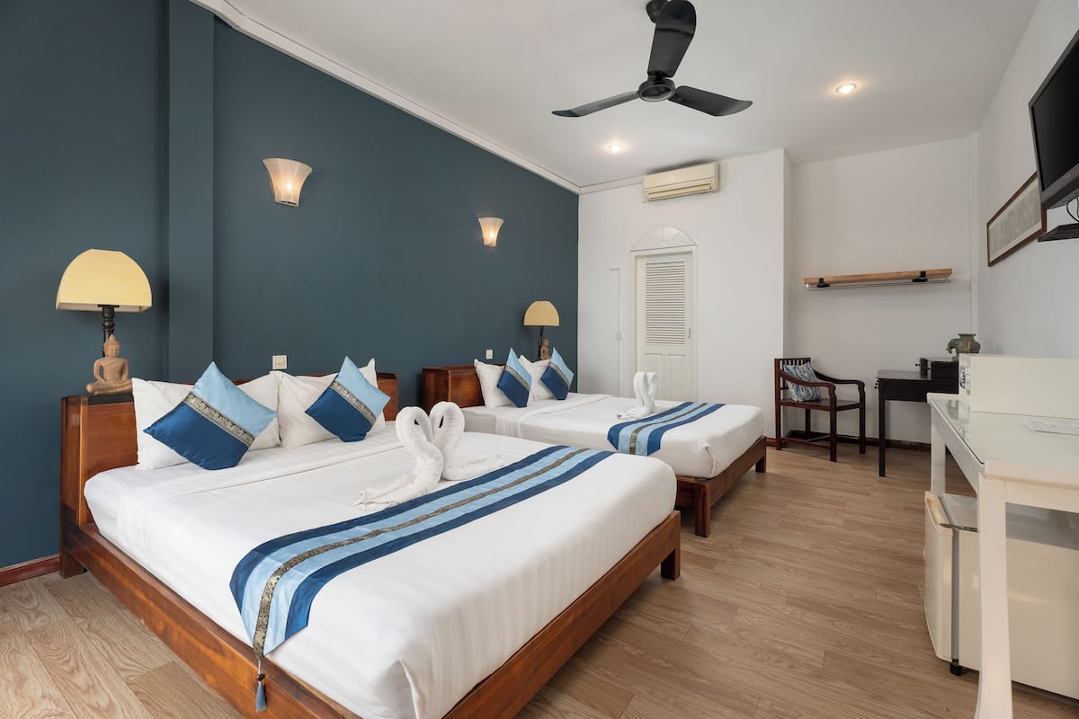 Minibar, coffre-fort, bureau