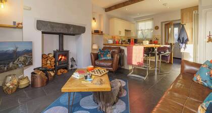 Gingersnap Cottage with Log Burner by LetMeStay
