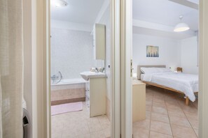 Bidet y toallas 