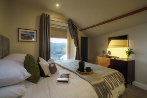 Desk, iron/ironing board, internet, bed sheets - Fell View Residences , Lakes Escape by LetMeStay (Ambleside)