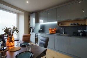 Fridge, microwave, stovetop, dishwasher - Fell View Residences , Lakes Escape by LetMeStay (Ambleside)