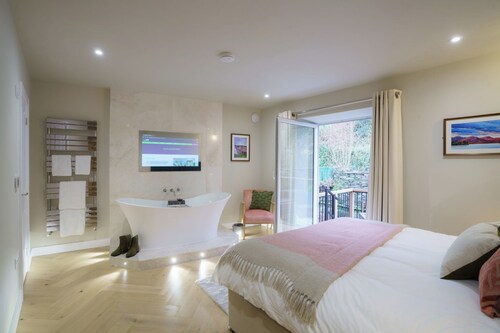 Fell View Residences , Lakes Escape by LetMeStay