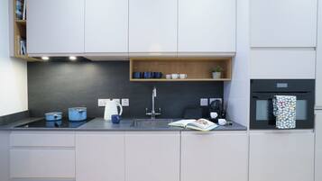 Fridge, microwave, stovetop, dishwasher