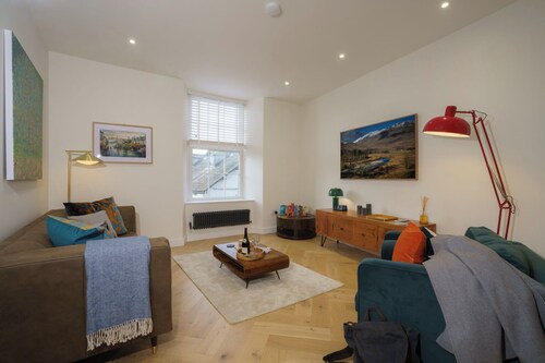 Fell View Residences , Modern Escape by LetMeStay