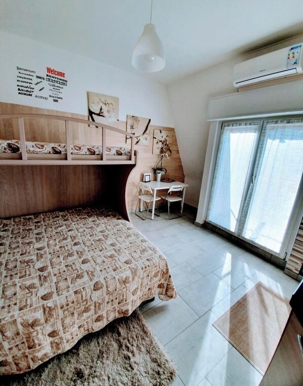 1 chambre, bureau, fer et planche à repasser, accès au Wi-Fi (inclus)