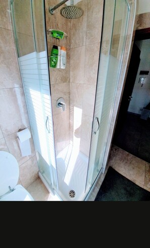 Shower, hair dryer, bidet, towels - Milan shopping street house (Milano)