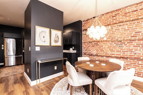 Dining. The Lilliston - Short Stays on Market
