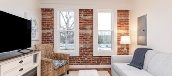 The Harbour - Short Stays on Market